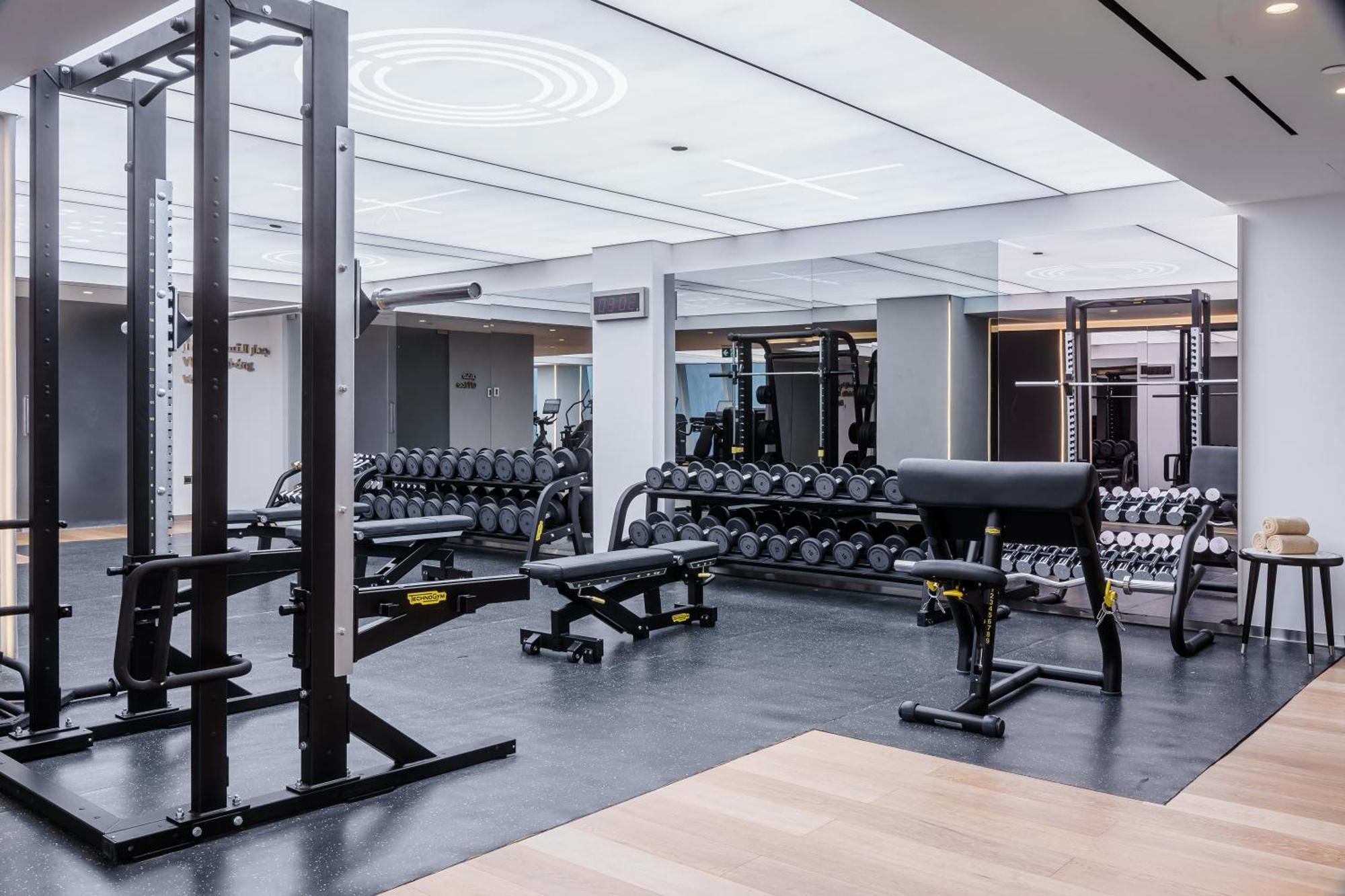 Fairmont Doha Otel Lusail Dış mekan fotoğraf The gym at The Standard East Village