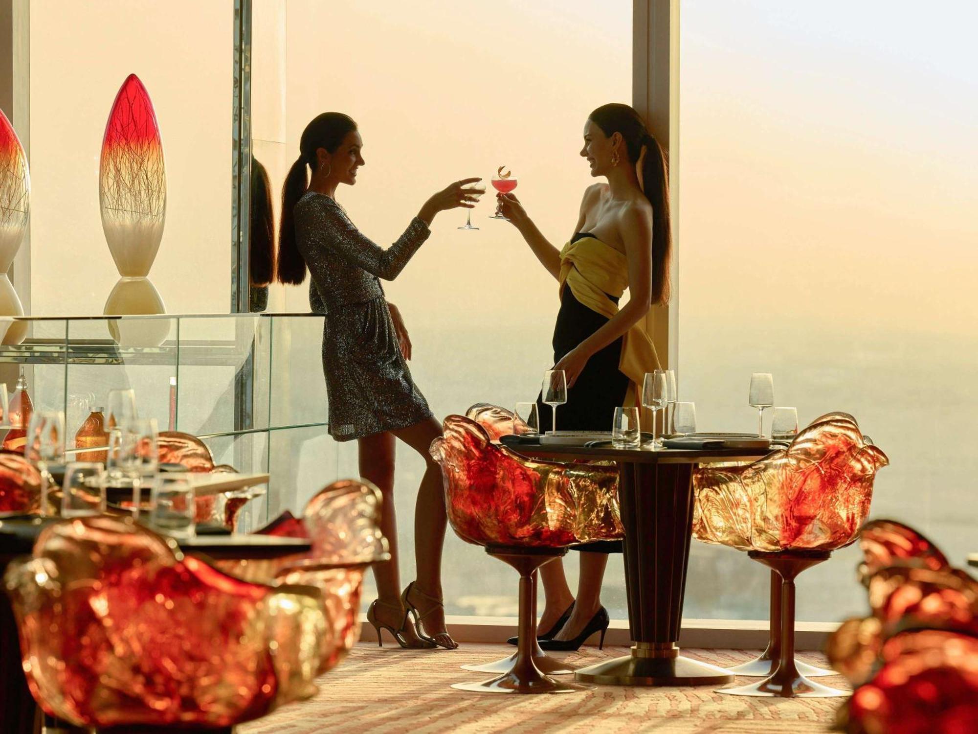 Fairmont Doha Otel Lusail Dış mekan fotoğraf The bar at the 101 lounge