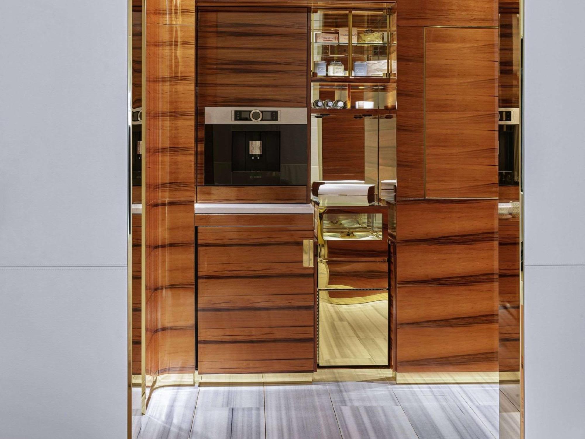 Fairmont Doha Otel Lusail Dış mekan fotoğraf A kitchen by the Italian company Snaidero